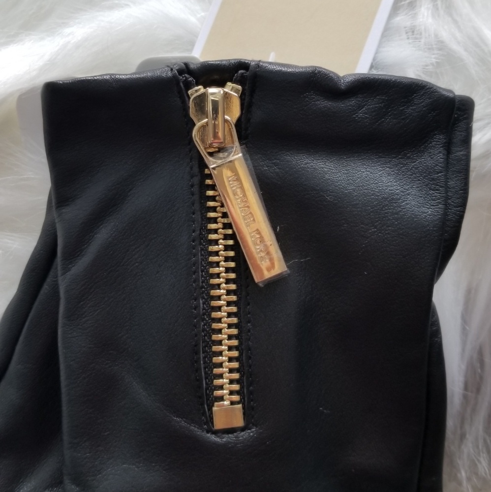 SOLD OUT Michael Kors TECH Gloves - Picture 3 of 4